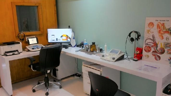 الدكتور حسین نامور صور العيادة و موقع العمل4